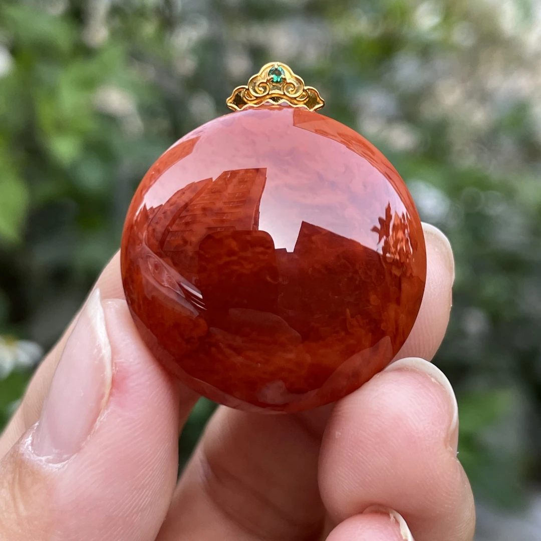 (典藏品) 南红瓦西牛血红妖花火焰纹圆牌吊坠 颜色红润 31.1*12.8