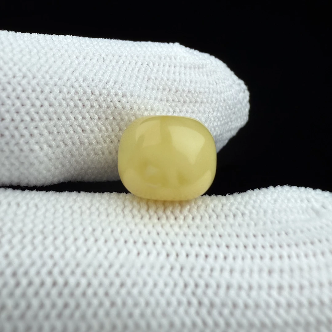 D1145天然原矿蜜蜡微瑕墩子10.3*8.3mm支持复检假一罚十