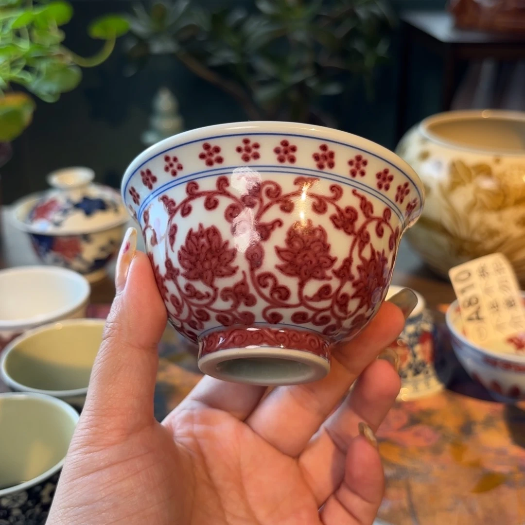 青花釉里红缠枝莲大压手