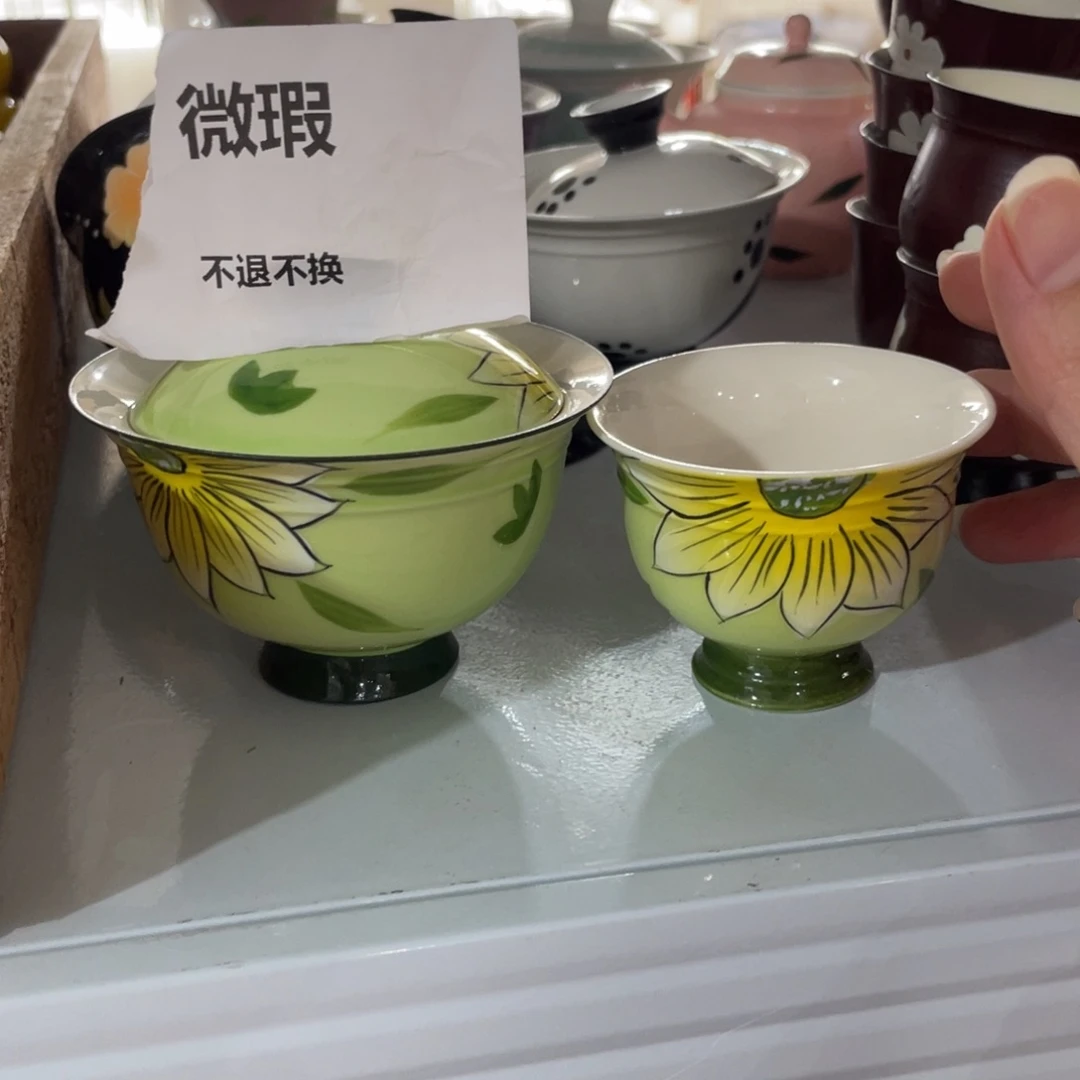 微瑕的脸上有一丝