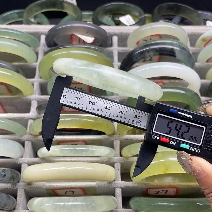 蛇纹石玉未镶嵌手镯5