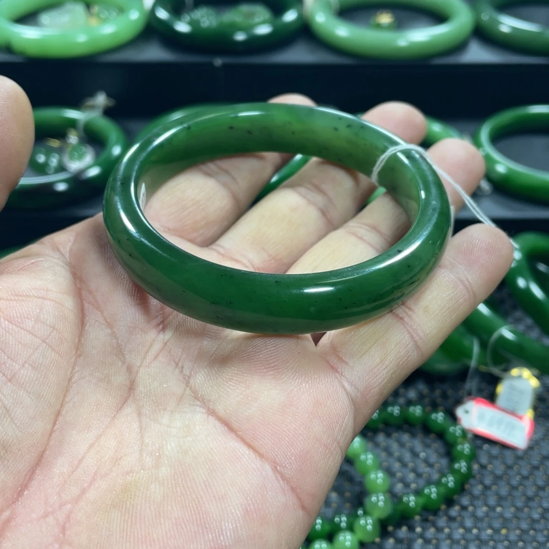 和田玉（碧玉）未镶嵌手镯