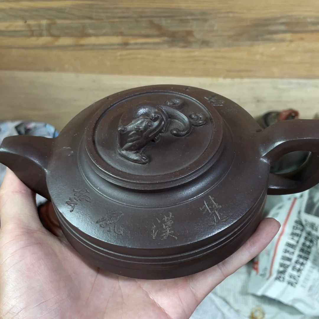 茶壶紫砂老厂紫砂壶一件。