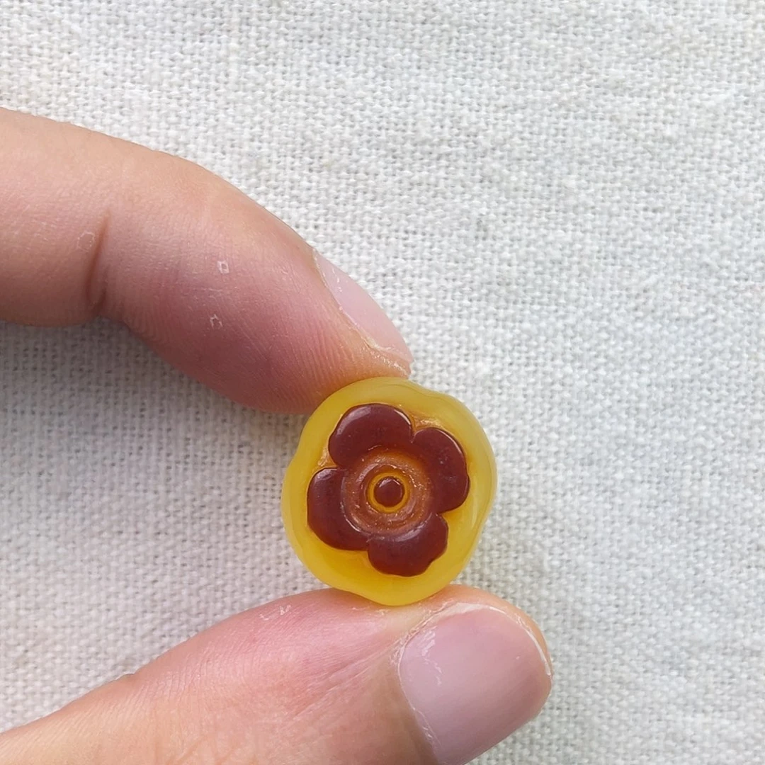 裸石琥珀未镶嵌柿子