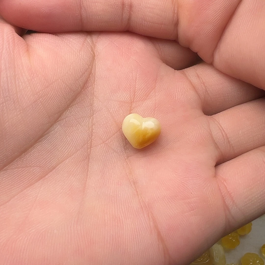 蜜蜡未镶嵌颈饰屁桃（打孔不退换）