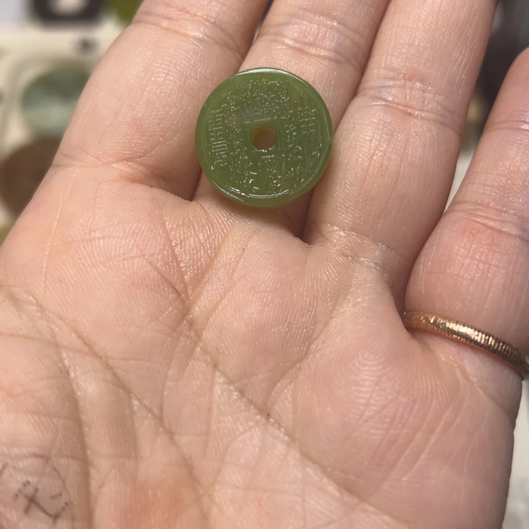 蛇纹石玉颈饰合金