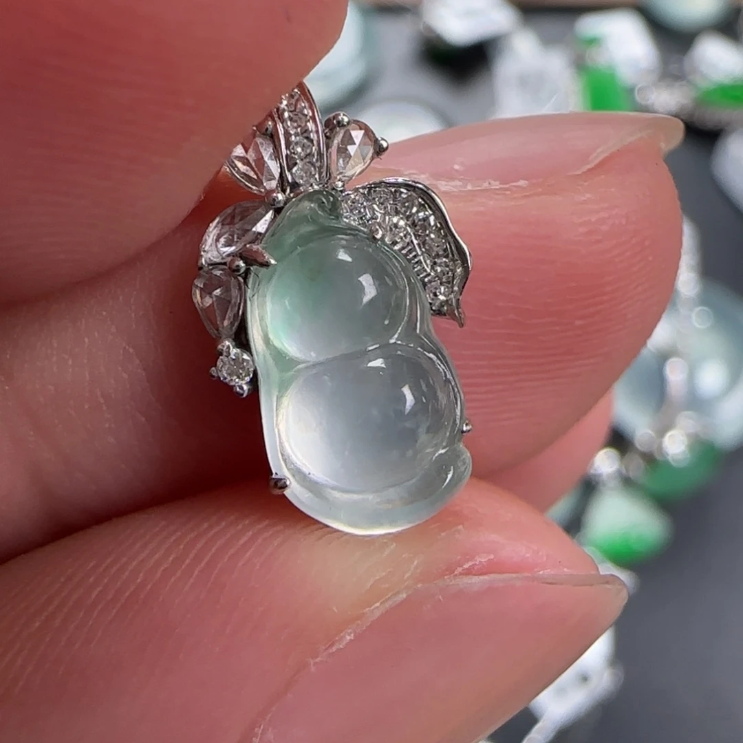 翡翠18K金镶嵌颈饰