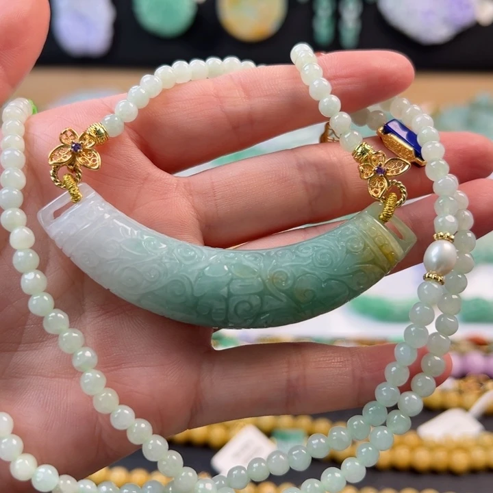 翡翠未镶嵌颈饰吊坠