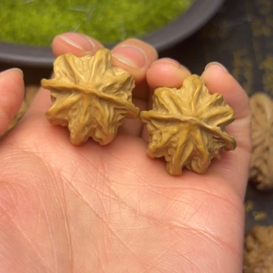 文玩核桃吊坠枫****华秦岭核桃128