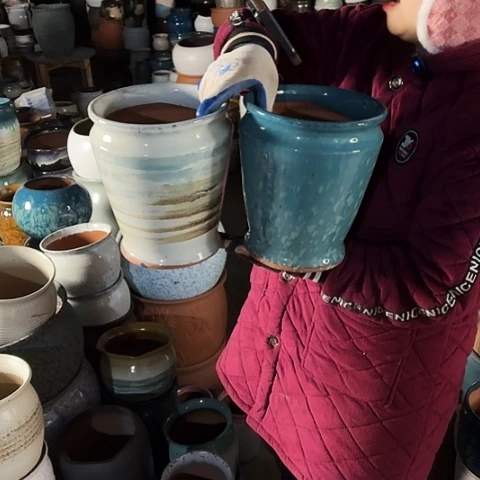 口18高23瑕疵盆子。