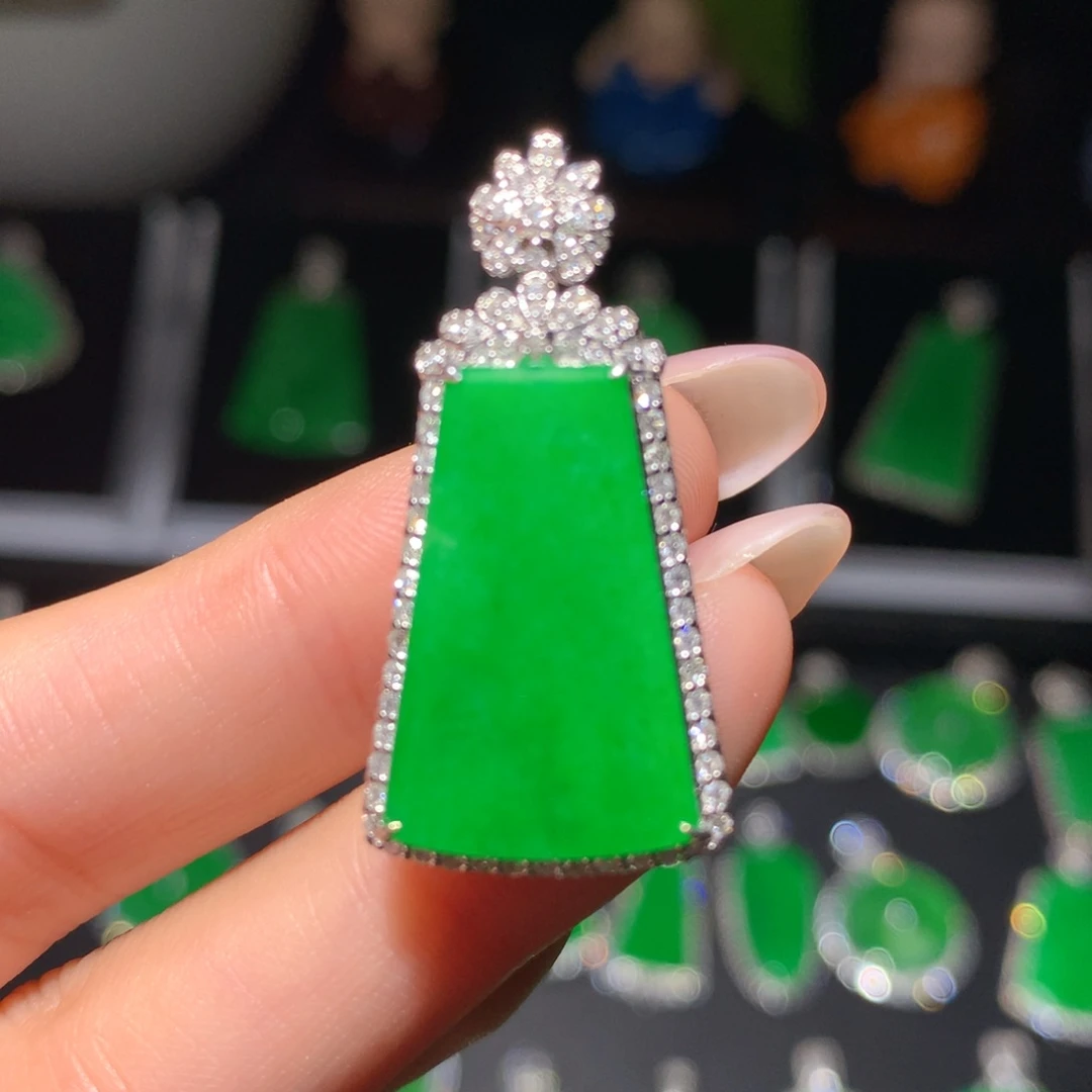 翡翠18K金镶嵌颈饰翡翠