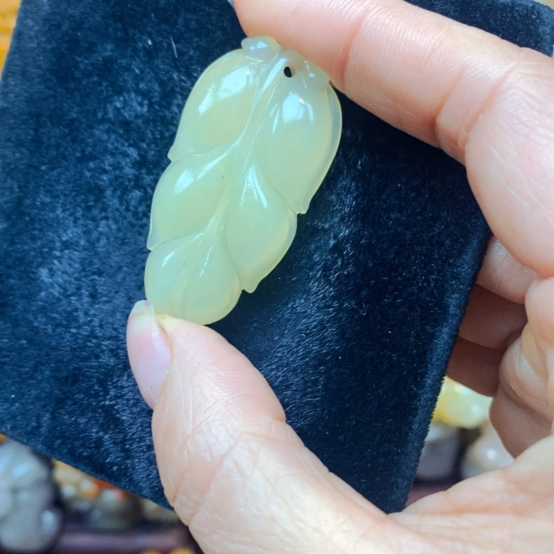 未镶嵌石英质玉（黄龙玉）颈饰