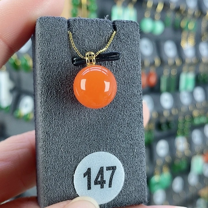 南红玛瑙吊坠(赠链)18K金镶嵌