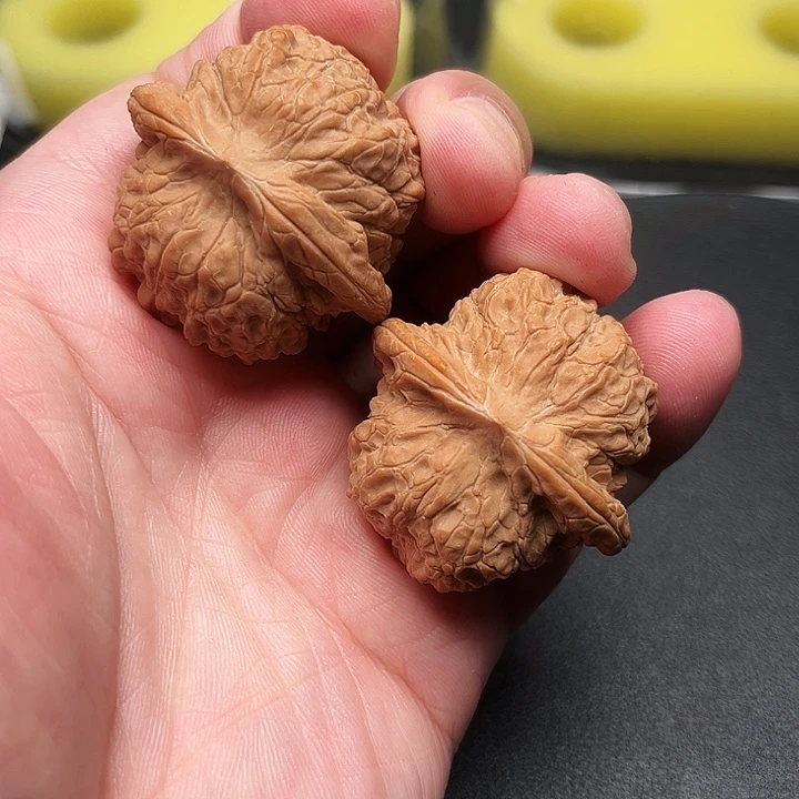文玩核桃吊坠40全品血麒麟