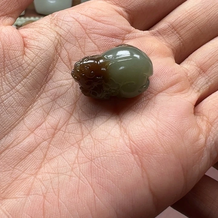 和田玉未镶嵌颈饰且末貔貅