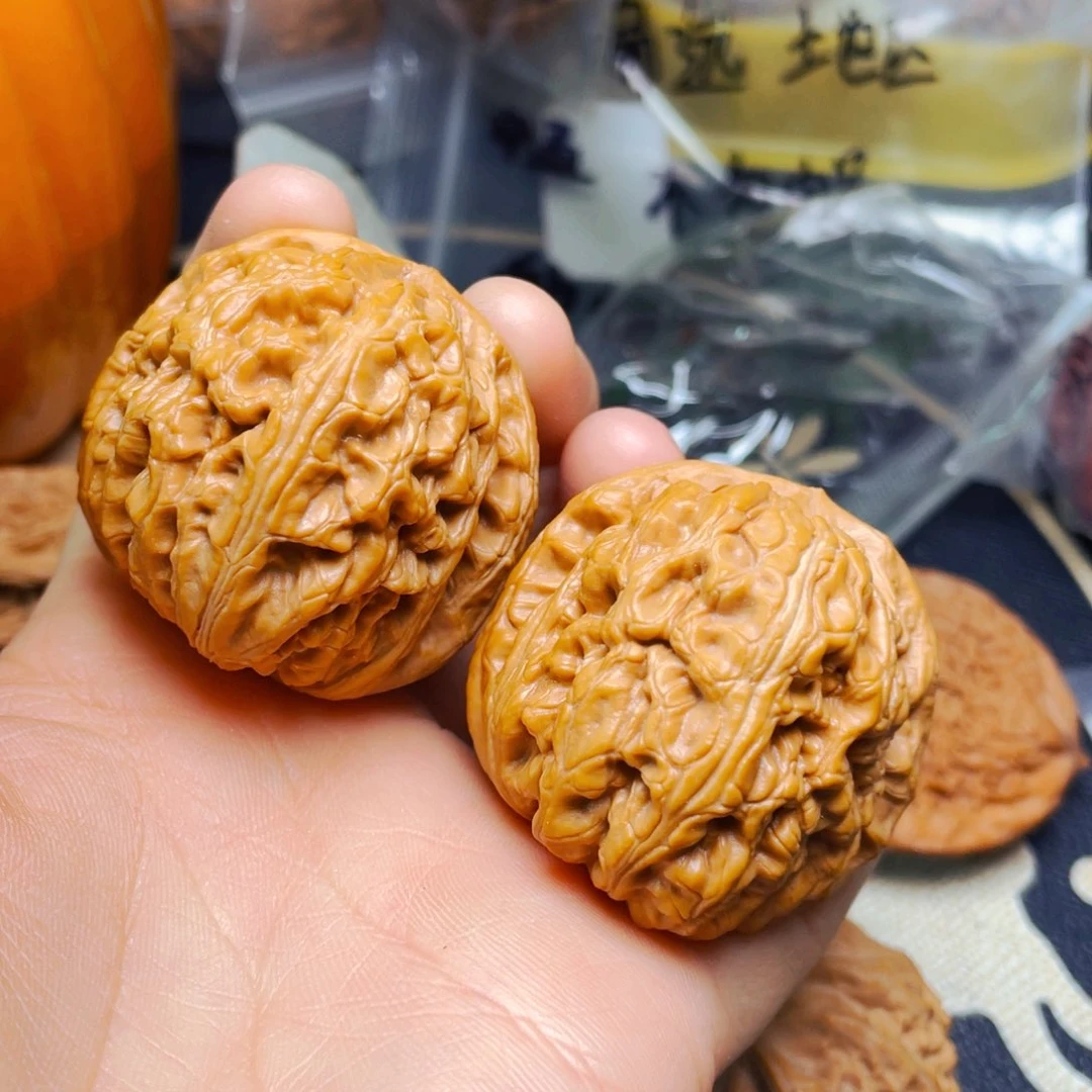 文玩核桃把件不****溢红锦鲤