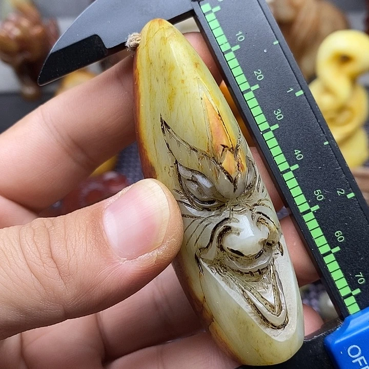 未镶嵌蛇纹石玉颈饰