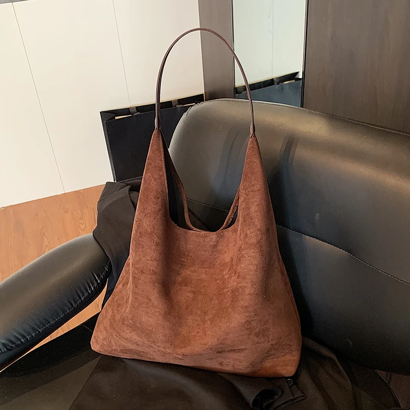 休闲复古麂皮绒包包女2025秋冬季新款通勤单肩包松弛感托特水桶包