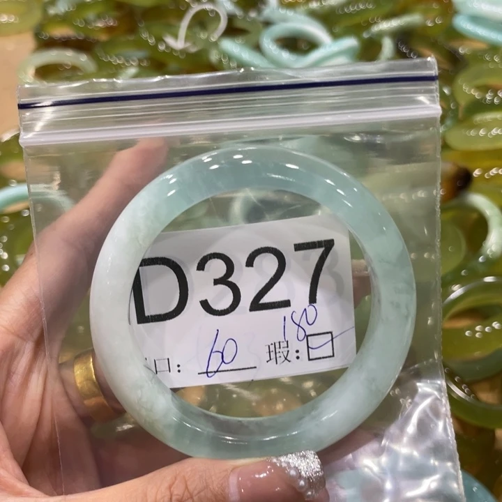 未镶嵌蛇纹石玉手镯刘**?