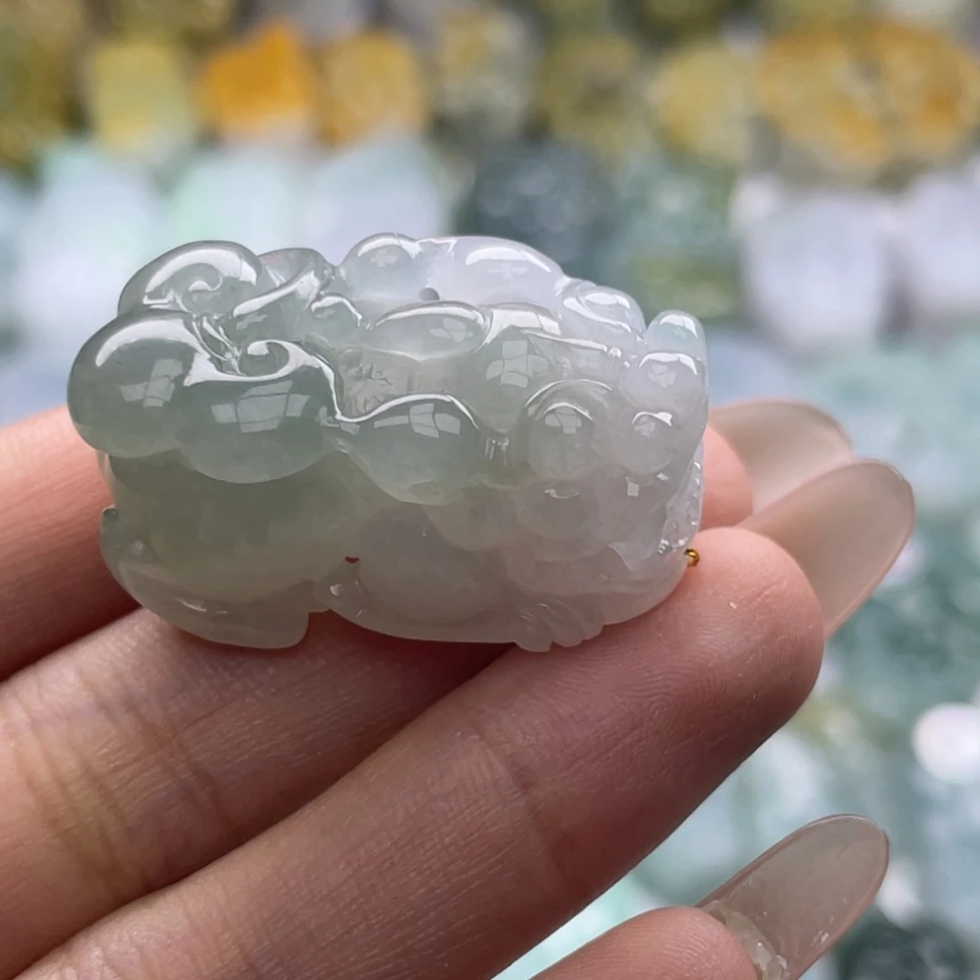 翡翠未镶嵌颈饰貔貅