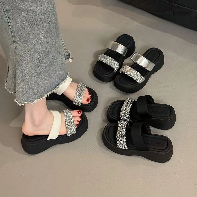 拖鞋女松糕底2025夏季新款时尚潮流水钻外穿百搭厚底踩屎感沙滩鞋