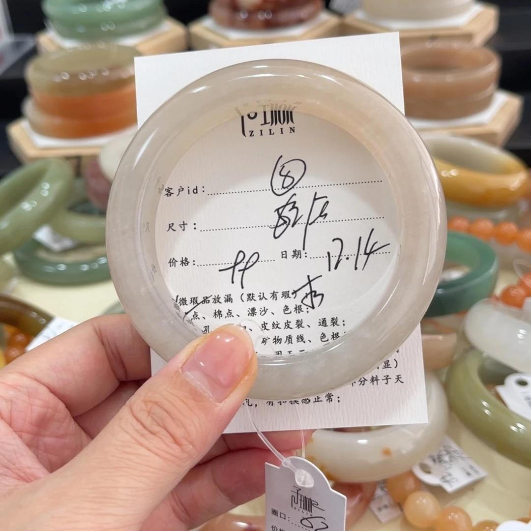 未镶嵌手镯石英质玉