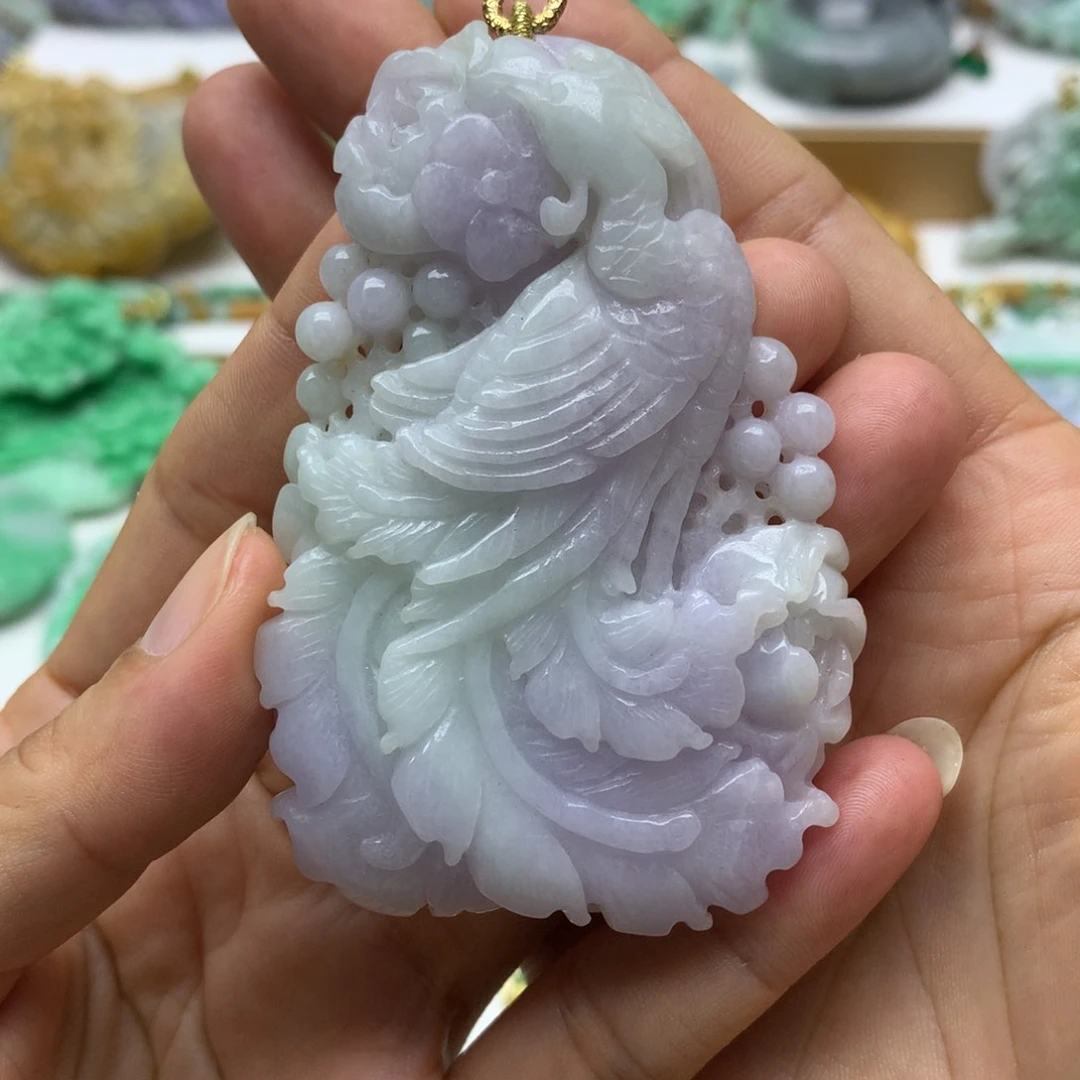 翡翠未镶嵌颈饰一***苗翡翠