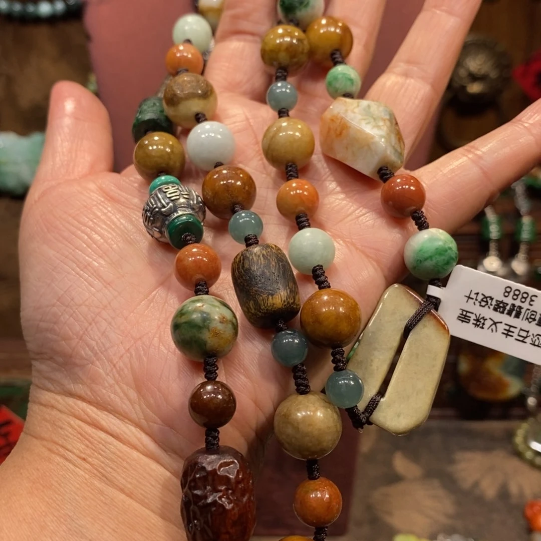 翡翠吊坠(赠链)未镶嵌