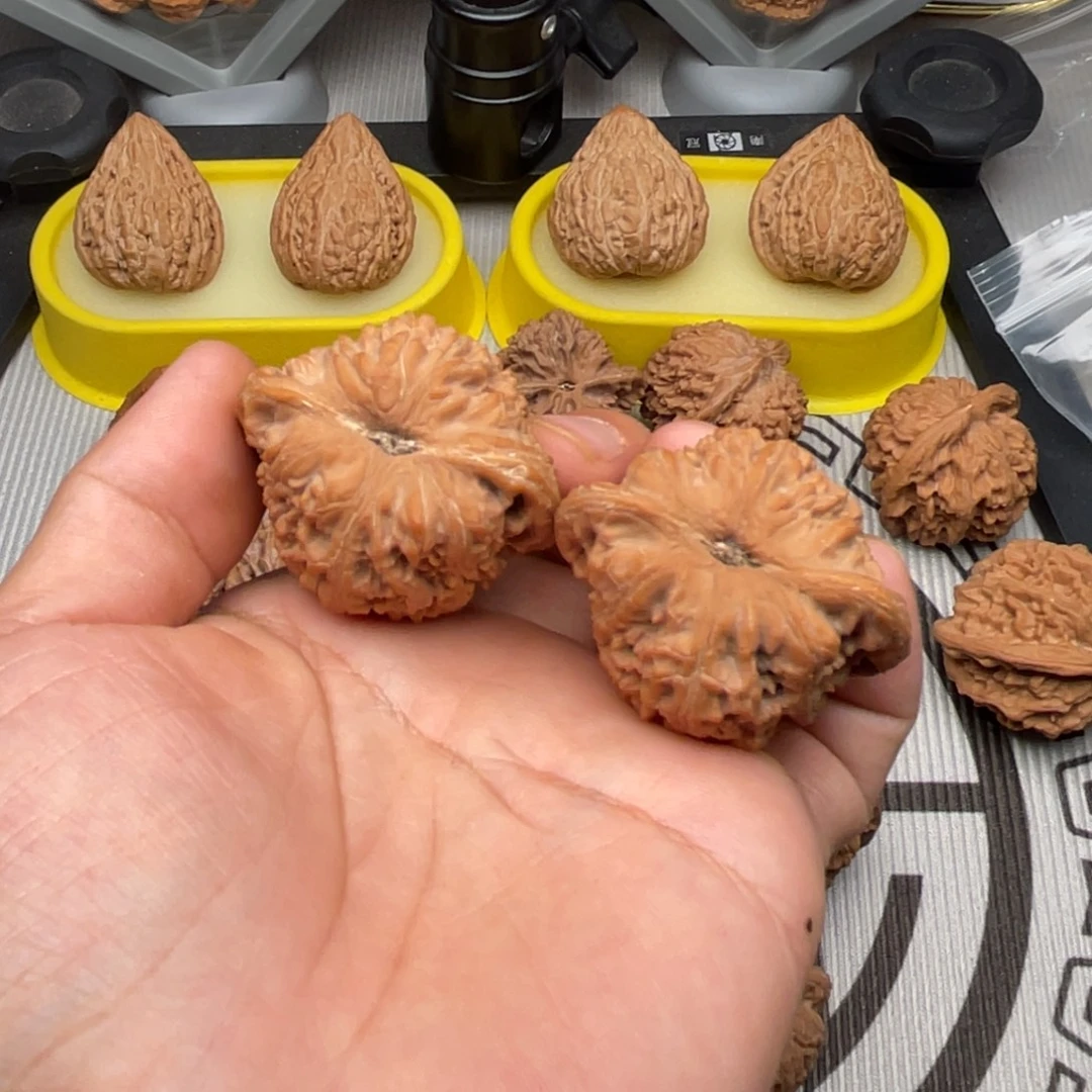 把件文玩核桃44绣球