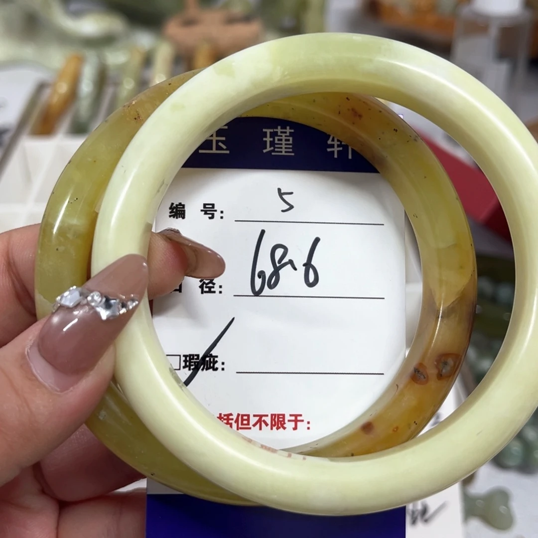 蛇纹石玉手镯未镶嵌