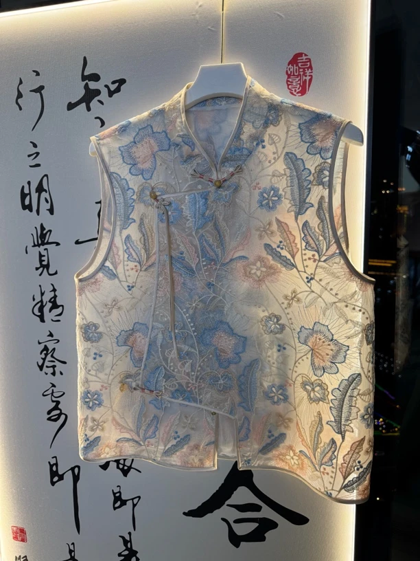 蓝粉欧根刺绣设计感马甲