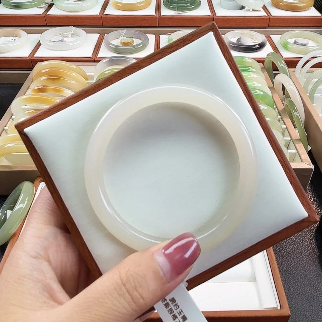 未镶嵌手镯和田玉55
