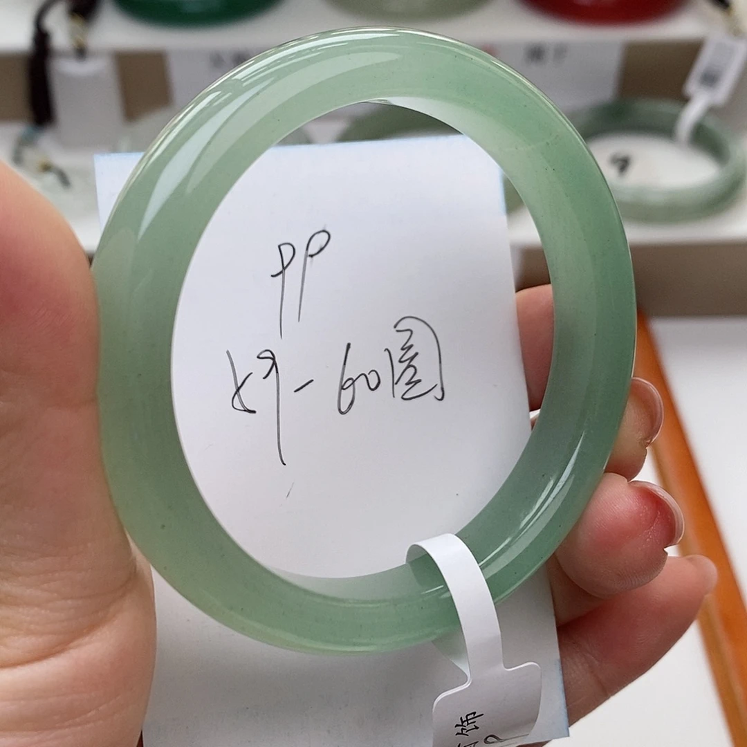 未镶嵌手镯石英质玉