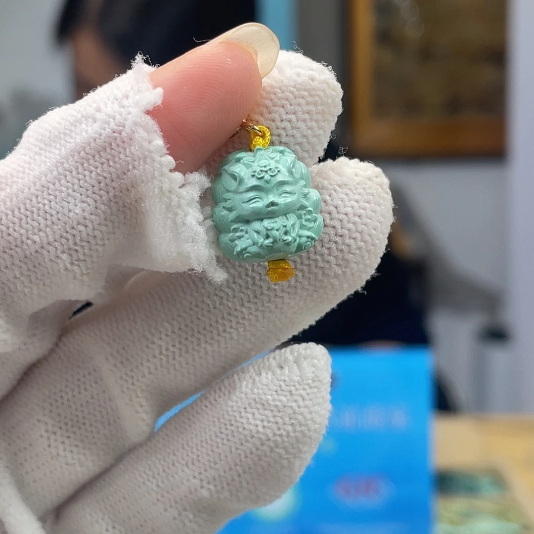 绿松石未镶嵌挂件