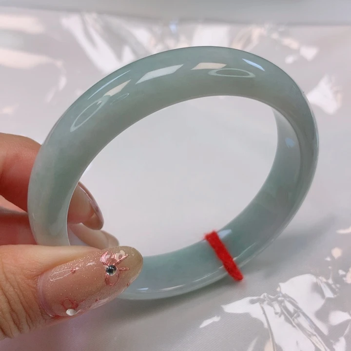 翡翠手镯未镶嵌52圈