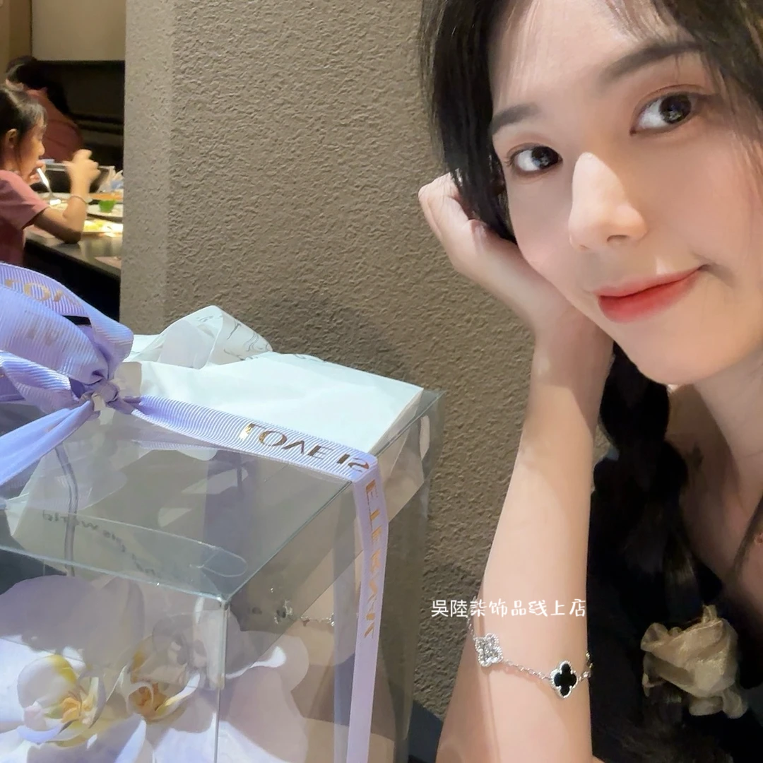 钛钢贝壳手链 精致气质轻奢时尚幸运花朵设计百搭手链