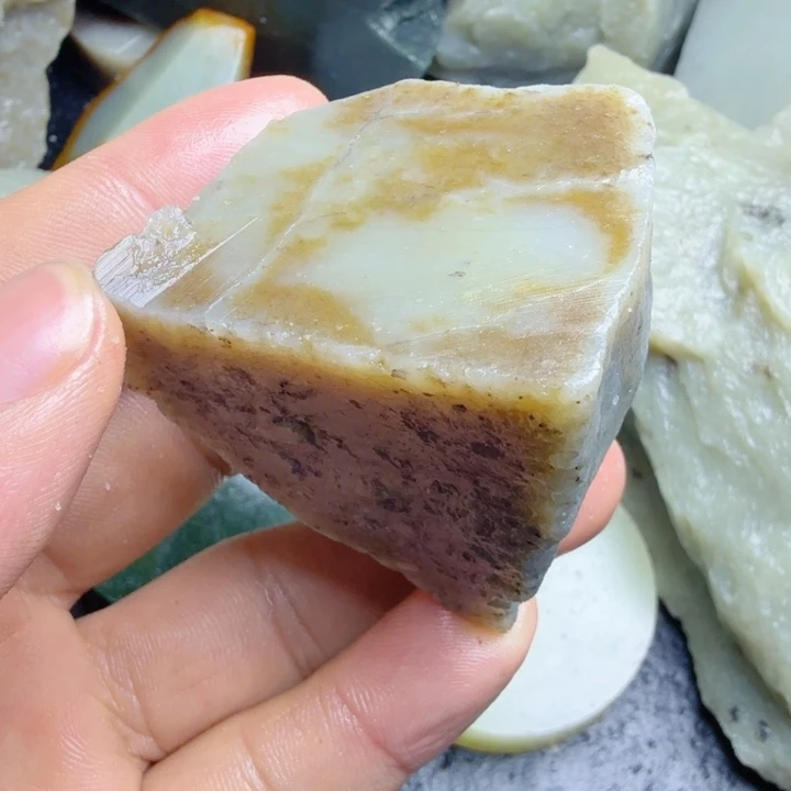 和田玉（糖玉）未镶嵌珠宝奇石