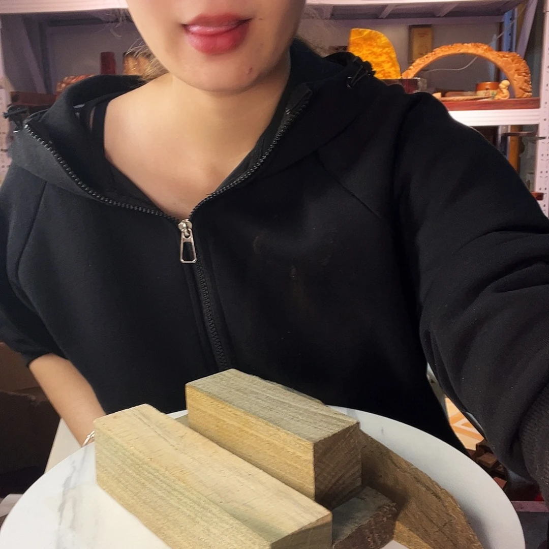 紫檀木类端景台逢**吉