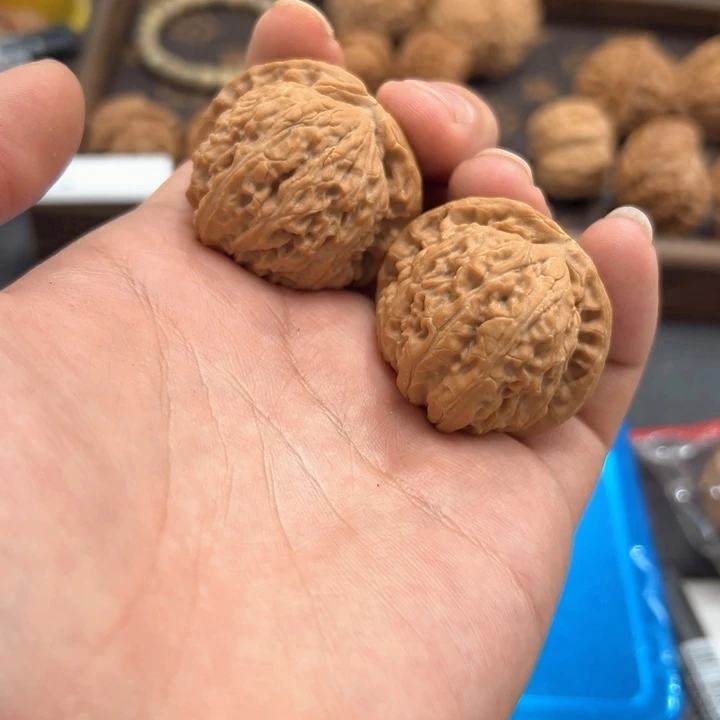 吊坠文玩核桃三角白白狮子核桃核桃