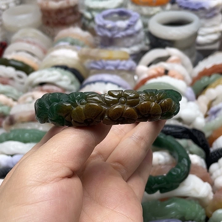 未镶嵌手镯石英岩玉
