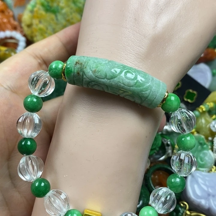 翡翠未镶嵌吊坠(赠链)