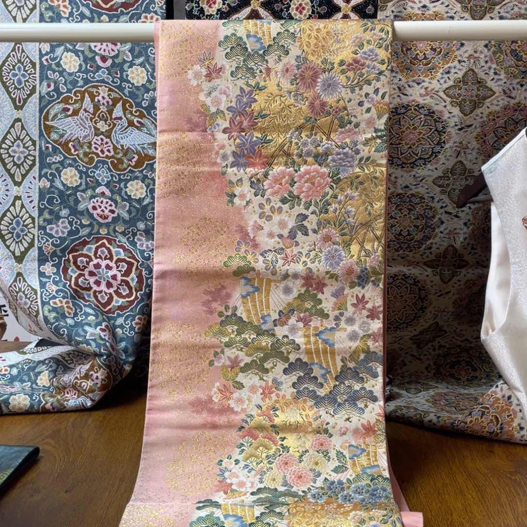 织绣绍巴锦柔软细密