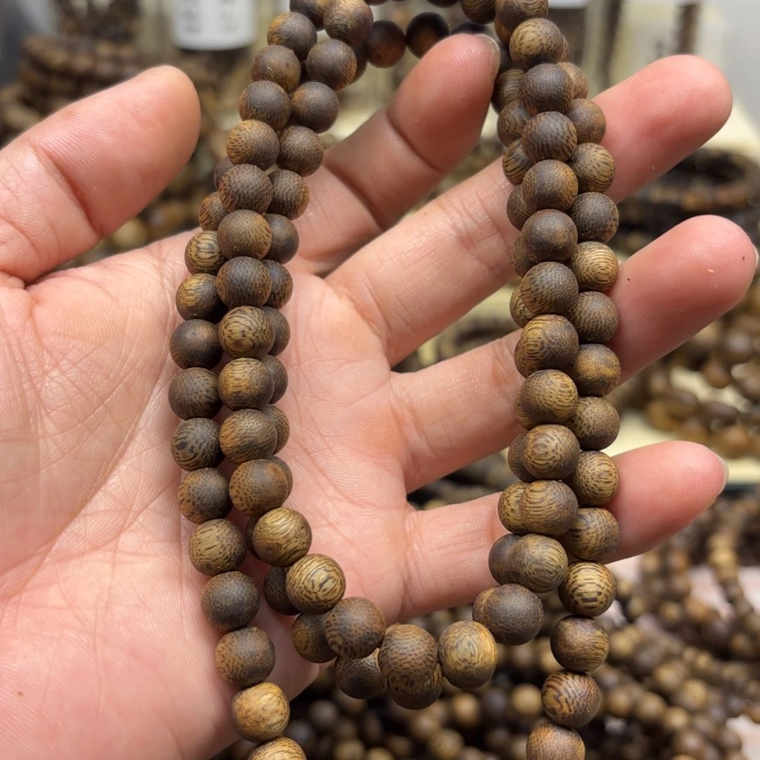 狡***头手串沉香金沙叶卡8多圈26.7克