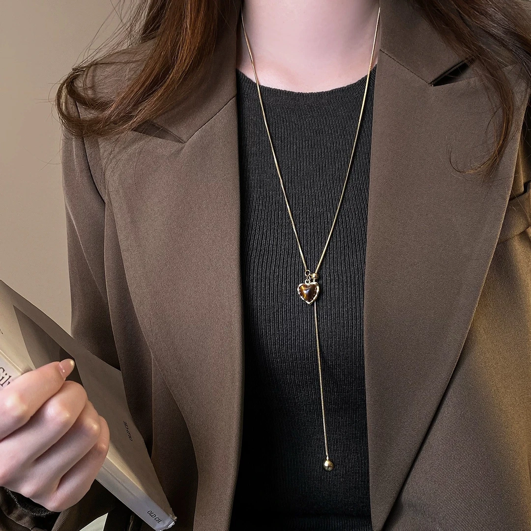 钛钢项链  秋冬美拉德爱心项链女复古轻奢高级感小众毛衣链配饰