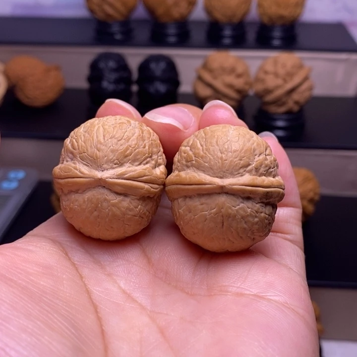 文玩核桃把件碧海龙珠48