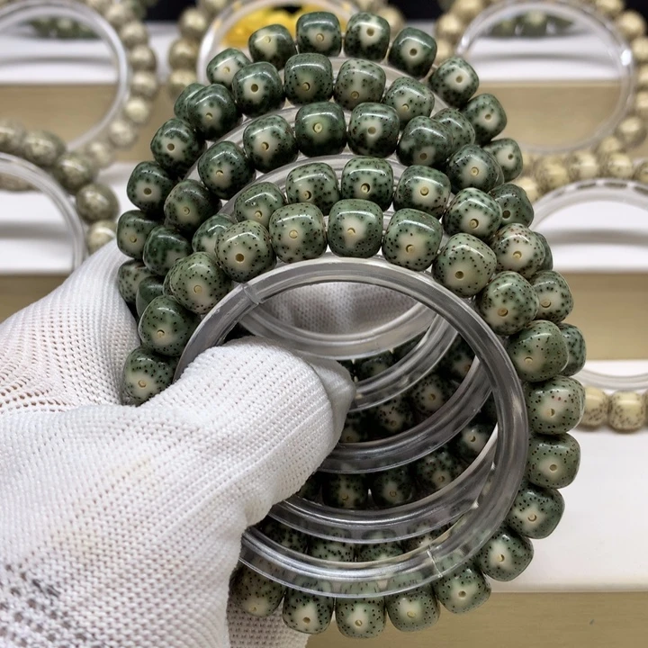 小***~手串星月菩提绿包白小细星10/9