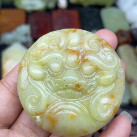 蛇纹石玉未镶嵌颈饰5