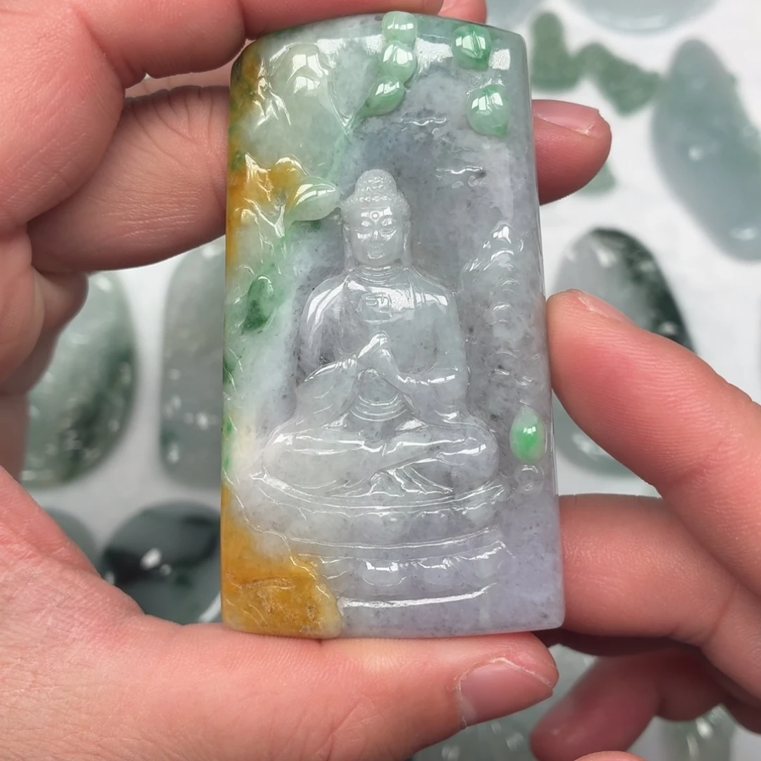 翡翠未镶嵌颈饰大日如来