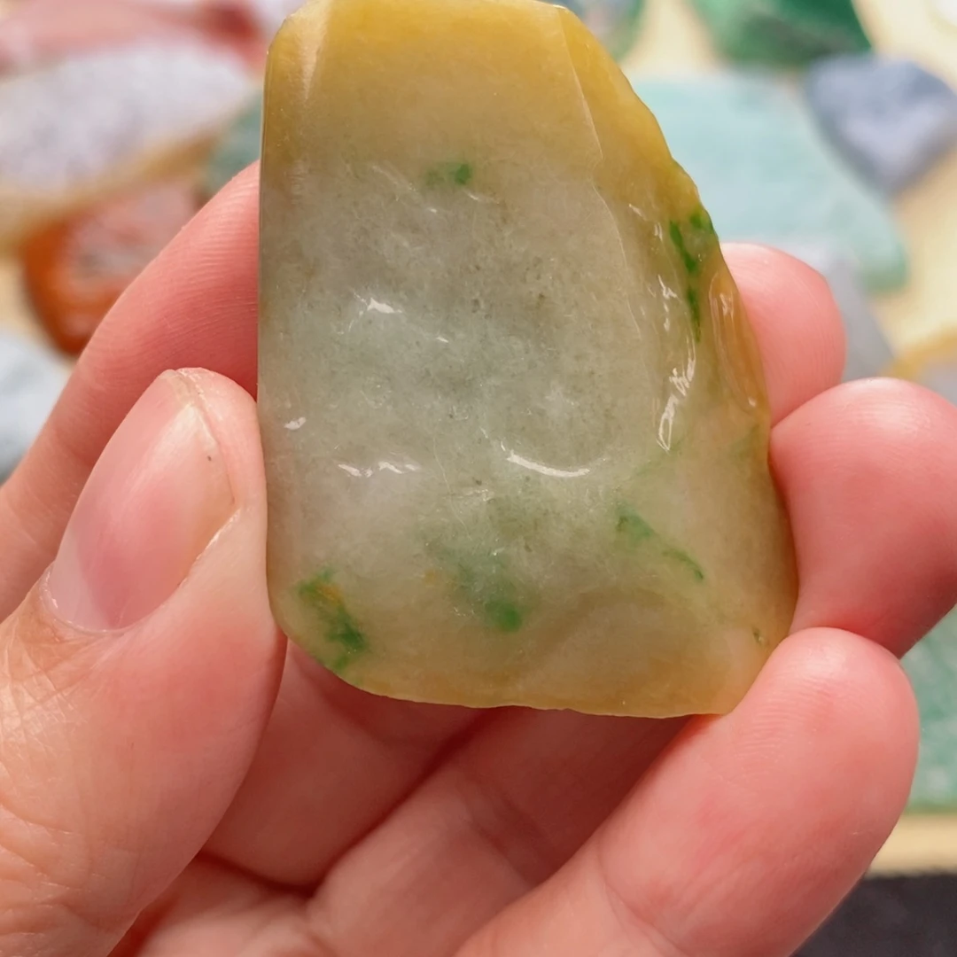 翡翠颈饰未镶嵌翡翠