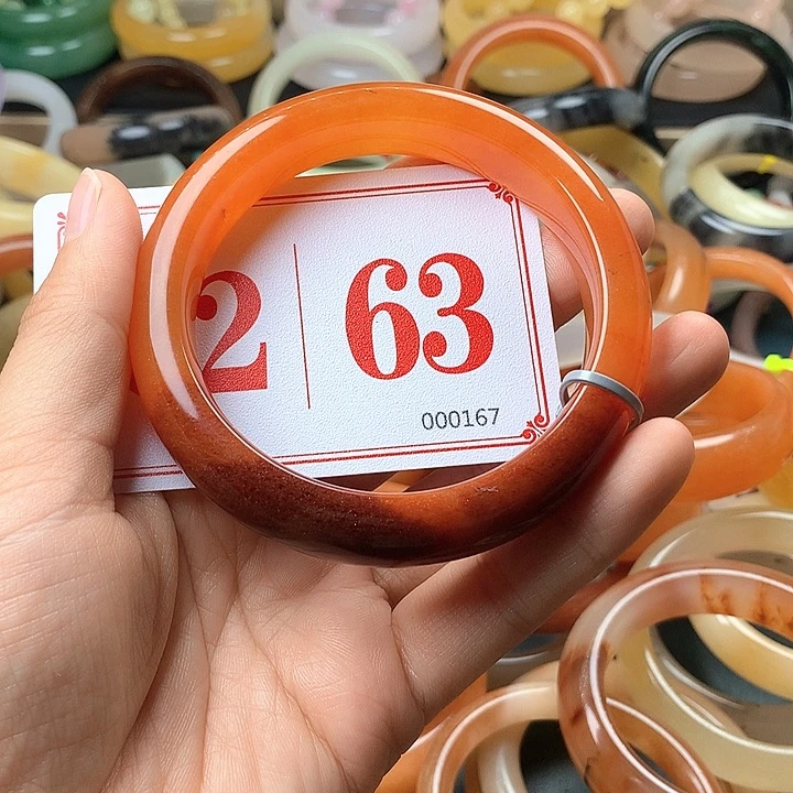 未镶嵌石英质玉（黄龙玉）手镯